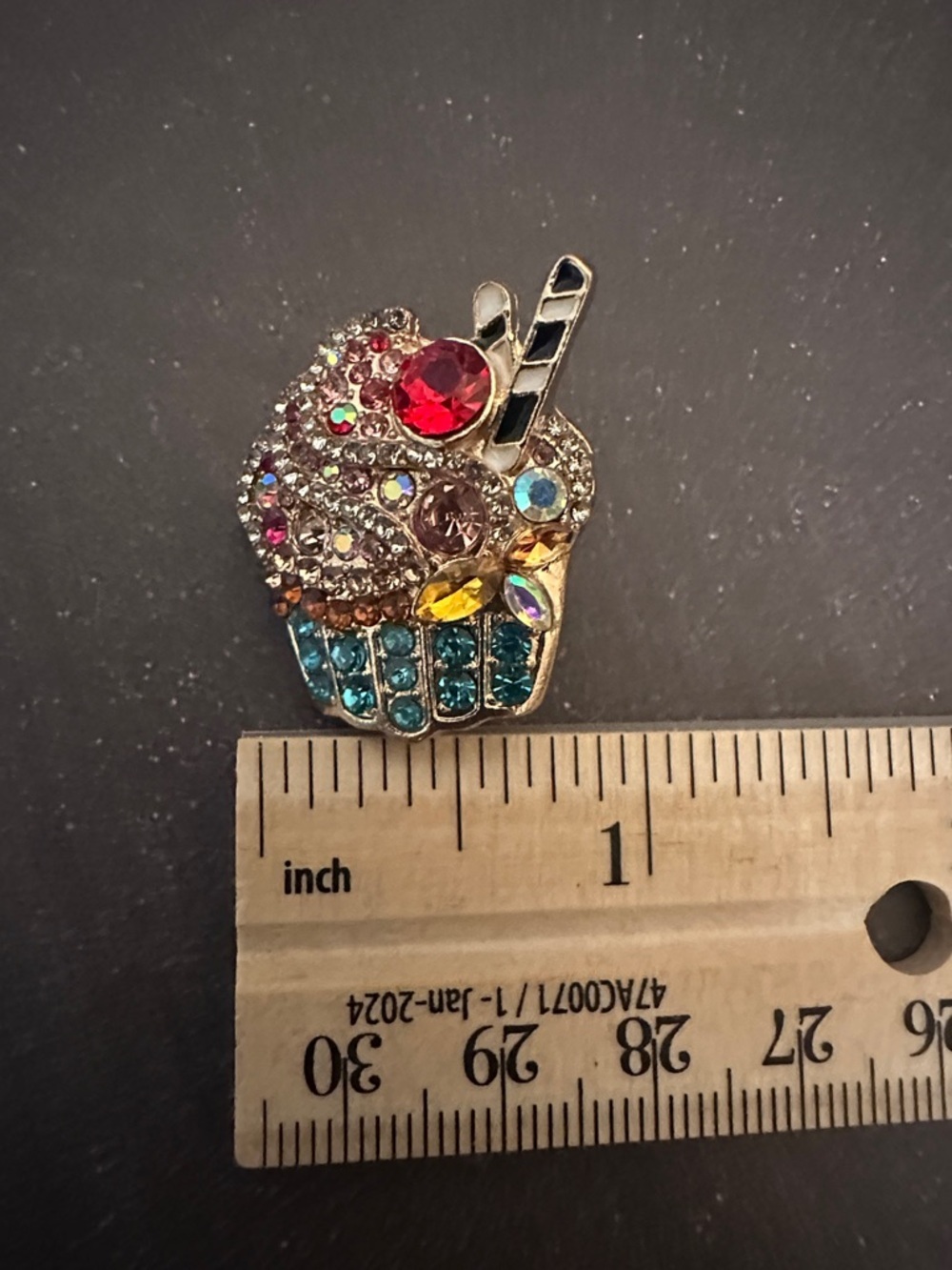 Crystal Cupcake Brooch Pin - Multicolor - Picture 4 of 5